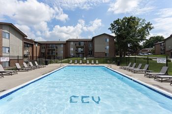 Swimming pool & sun deck